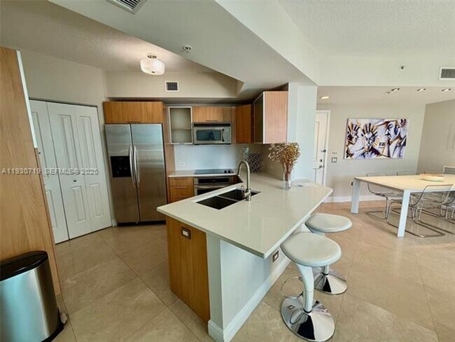 Photo - 480 NE 30th St Unit 480 NE 30th St # 1505