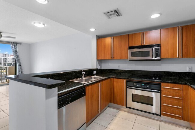 610 Clematis St Unit 418