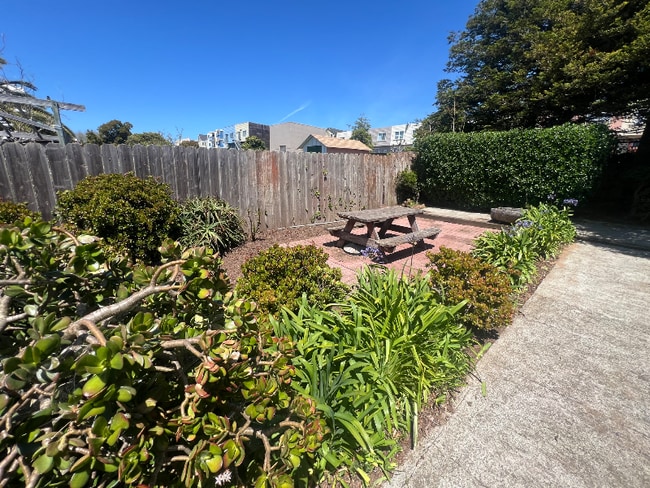 Photo - 185 Miriam St