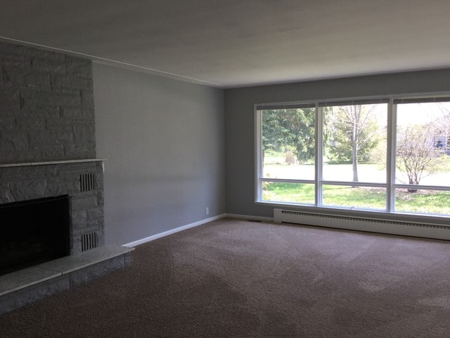 Photo - 565 E Chadwick Dr