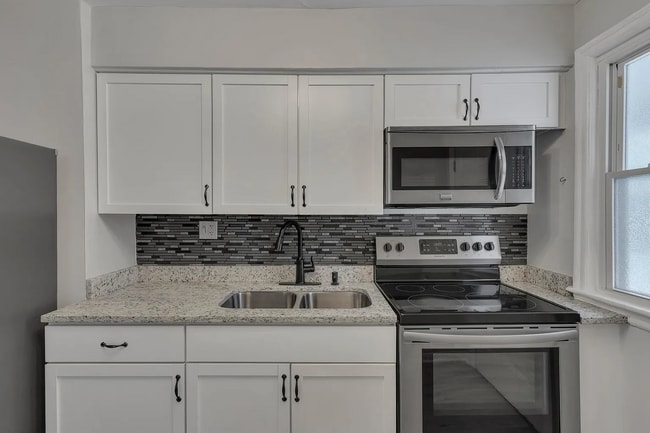 Photo - 354 N Roosevelt Ave