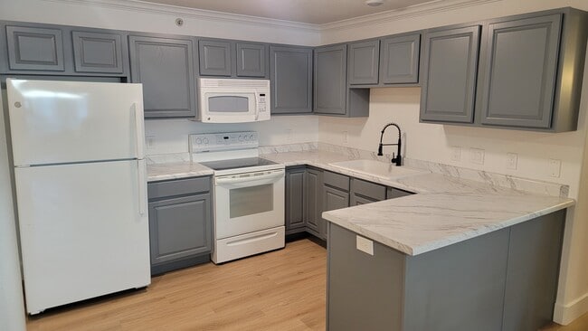 Building Photo - 591 N University Ave Unit 116