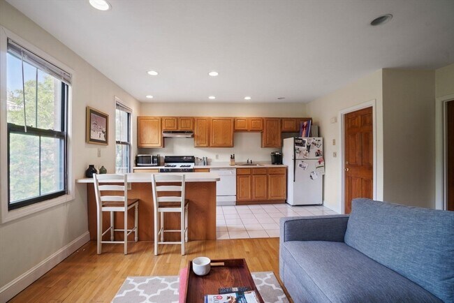 Photo - 28 Milford St Unit 3