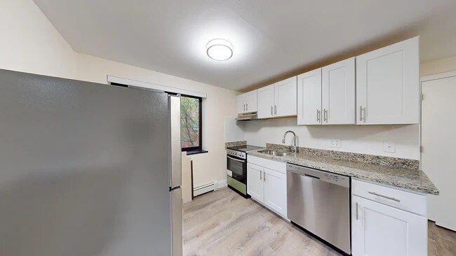 Building Photo - 11 Chester St Unit 9-28 Rental