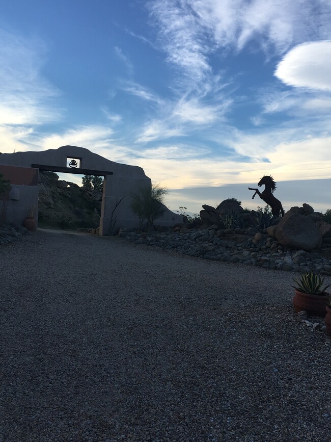 Building Photo - 56250 Las Rocas Unit One of a kind view Rental