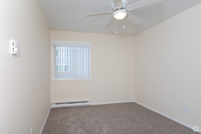 2BR, 1BA - Creekside Apartments LLC