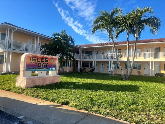 Building Photo - 7740 Boca Ciega Dr Unit 108