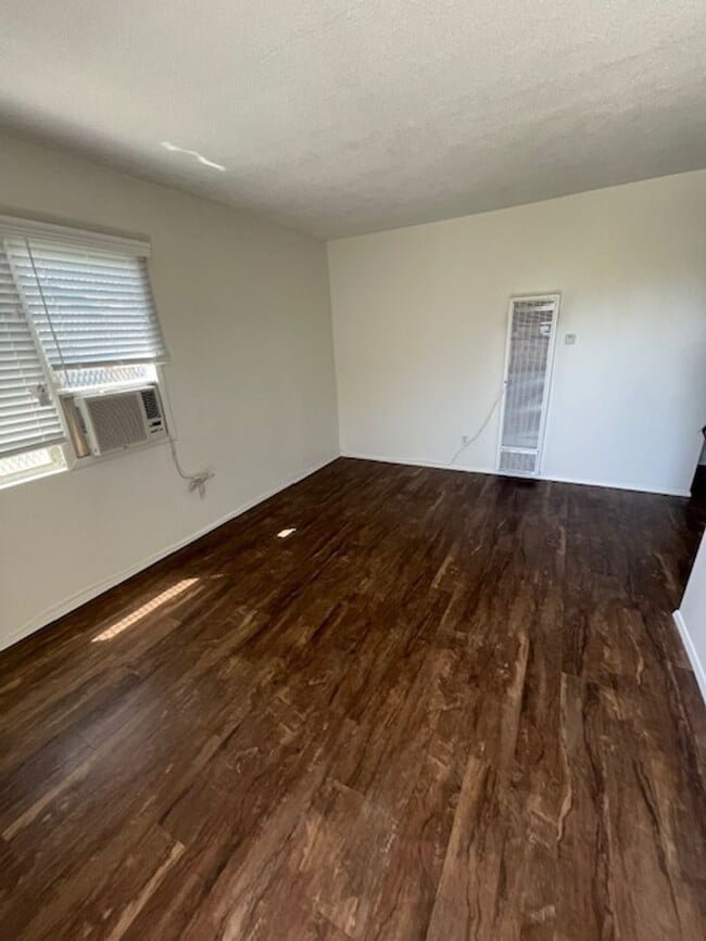 Photo - 6216 Bright Ave Apartamento Unidad 18-A