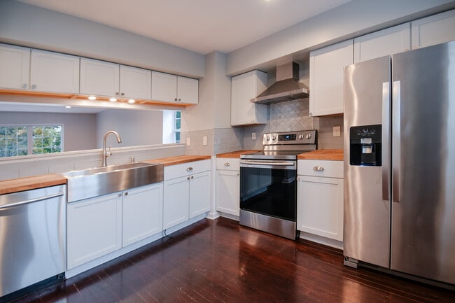 Photo - 1374 Village Dr