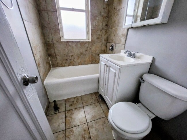 Photo - 644 N Mayfield Ave Unit 2