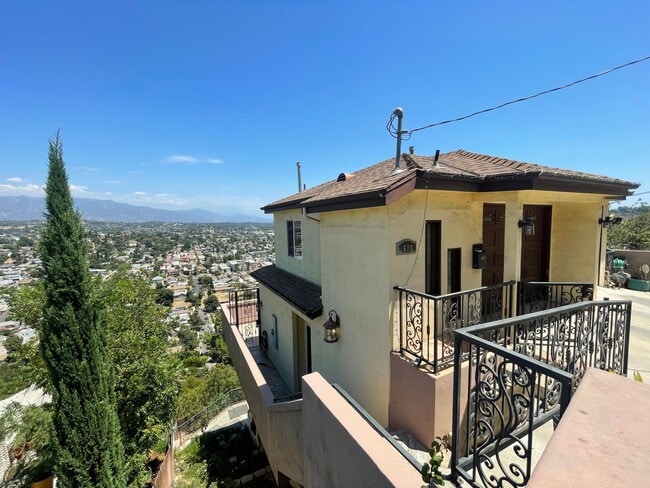 Building Photo - Beautiful Home in the Hills of Los Angeles