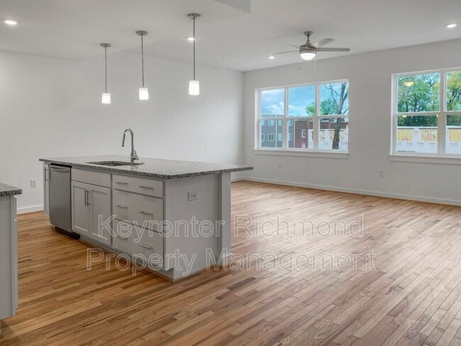 Photo - 114 W 12th St E Unidad B