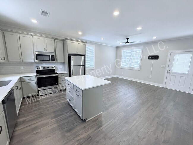 1405 Pleasant Dr