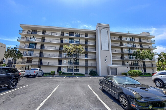 Building Photo - 3 Royal Palm Way Unit 403