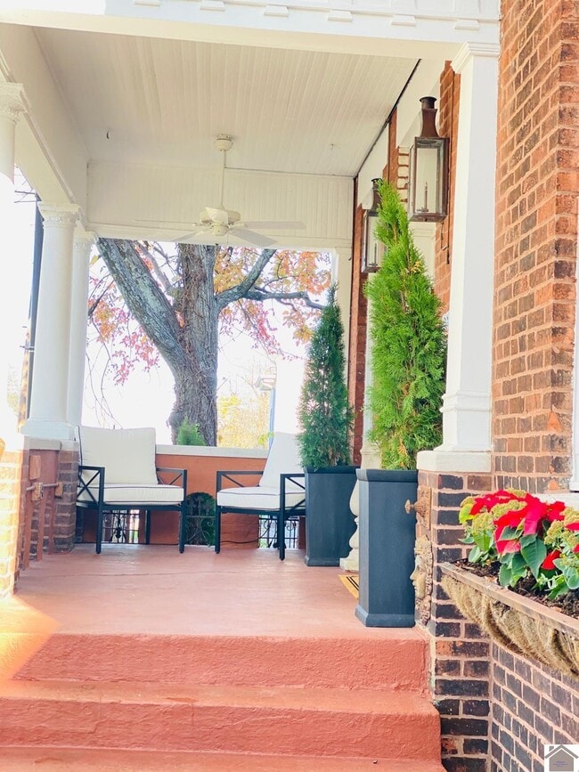 Photo - 520 Madison St