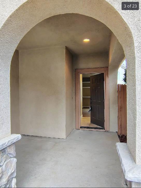 Photo - 609 Chateau Way