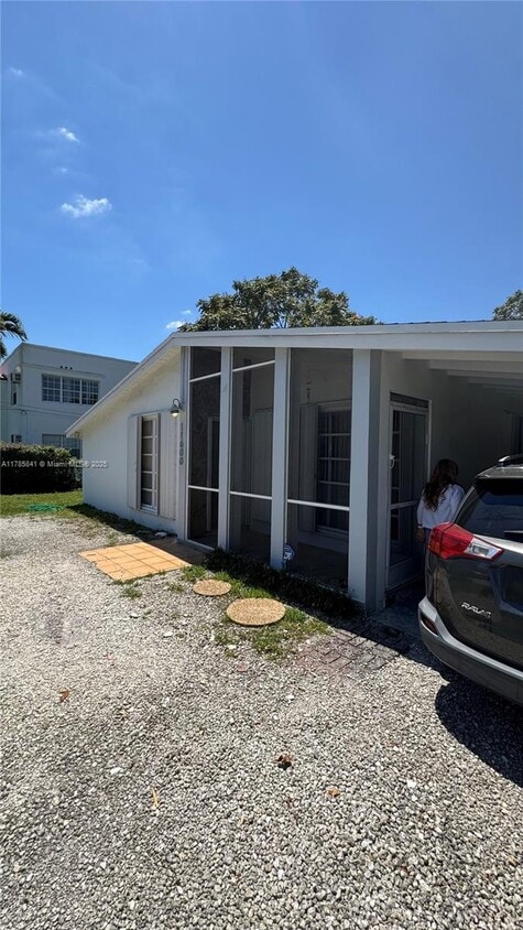 Photo - 11600 NE 6th Ave (Biscayne Park, FL)