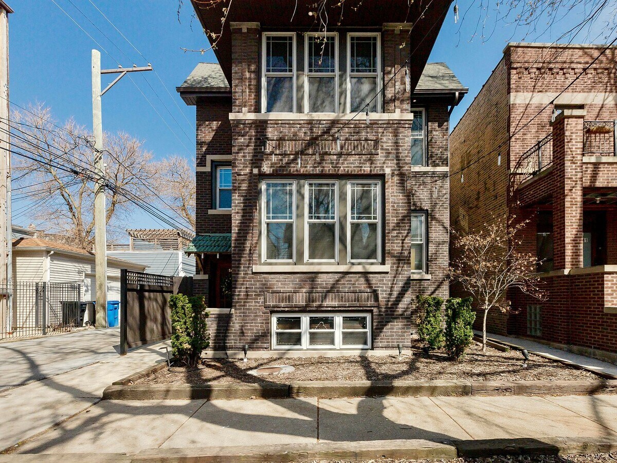 Photo - 3543 N Claremont Ave Unit 2