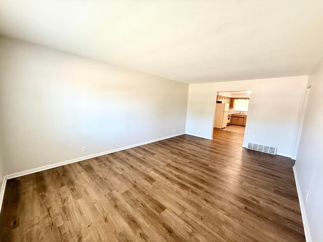 Building Photo - 708 Greenbriar Dr