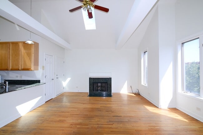 Photo - 2334 W Harrison St Unit 4