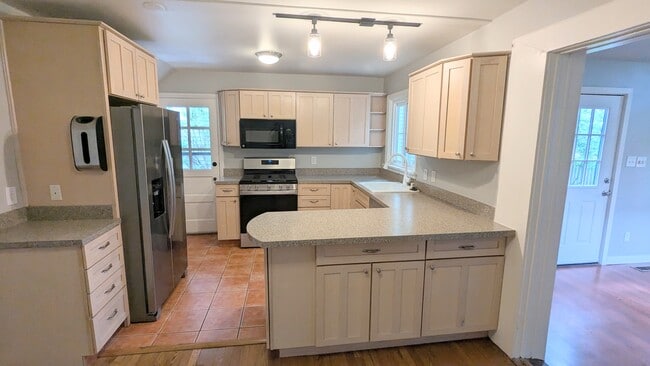 Photo - 926 17th St S