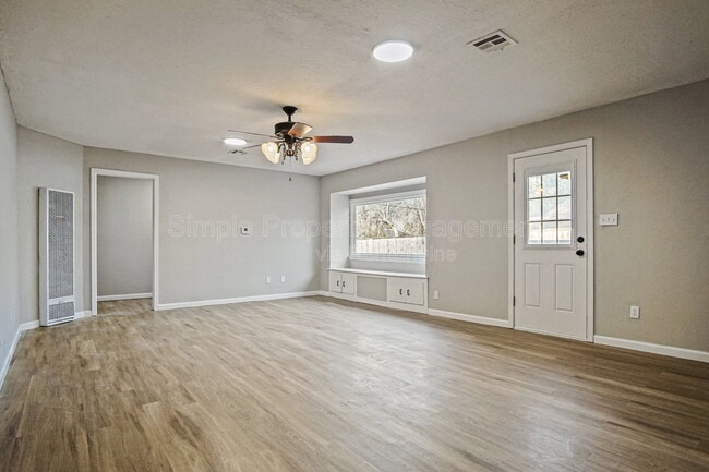 Photo - 1607 Denison Dr