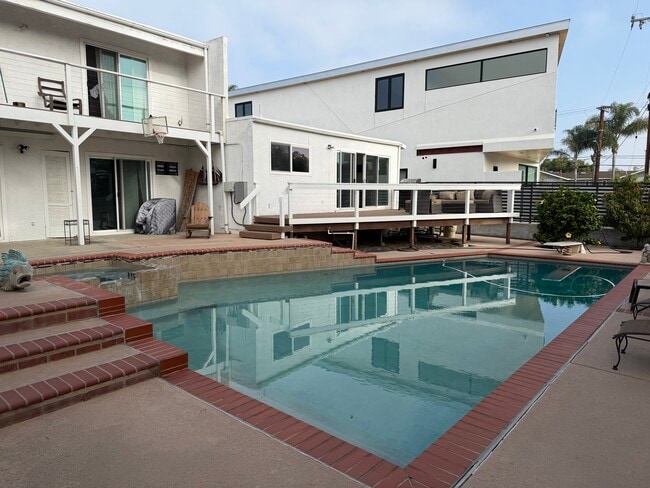 Building Photo - 2396 Redlands Dr
