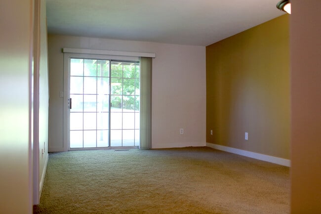 Photo - 736 Pinckney Ct NW