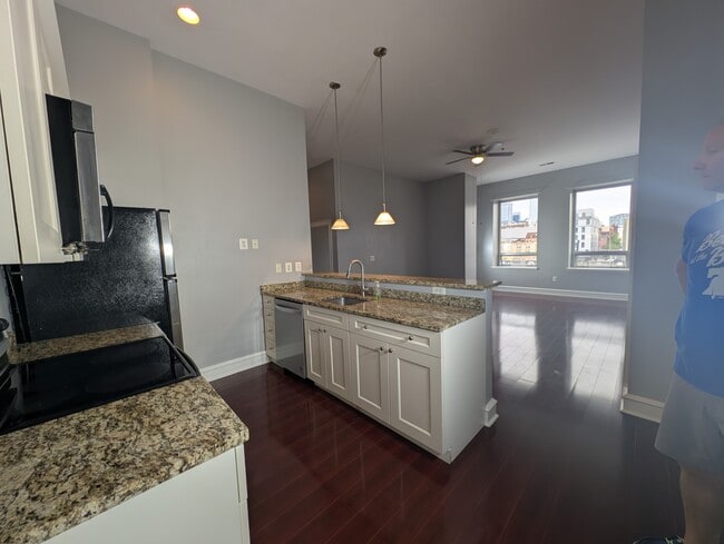 Building Photo - 201 N 8th St Unit 207