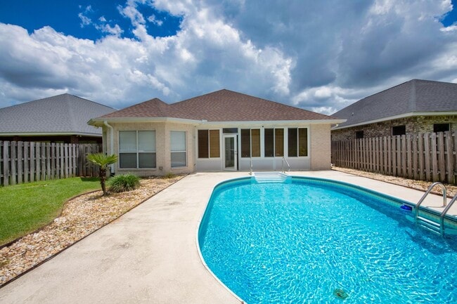 Photo - Luxury Living with Saltwater Pool, Florida Room & Generator