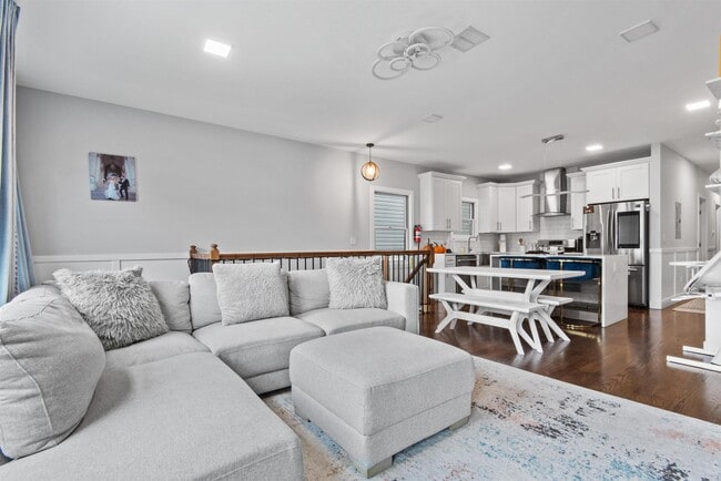 Building Photo - 114 Bleecker St Unit #1