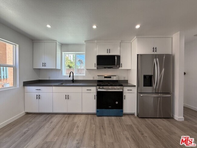 Building Photo - 1111 Orizaba Ave Rental