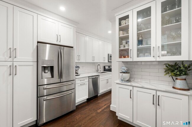 Photo - 70 Strawberry Hill Ave Unit APT 2-2E