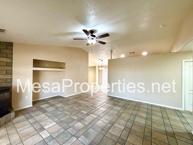 Photo - 15601 Sultana St