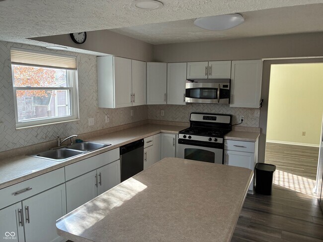 Photo - 7687 Madden Ln