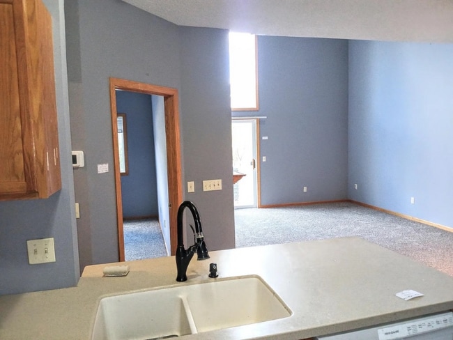 Photo - 670 Kingfisher Ln