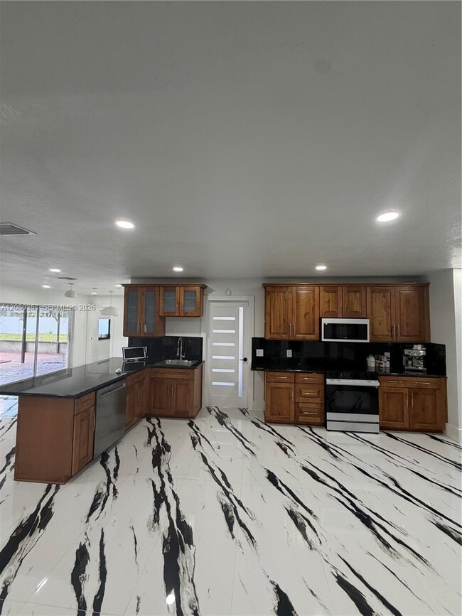 1422 NW 20th St