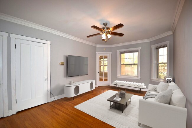 4406 N Rockwell St Unit 4406-3