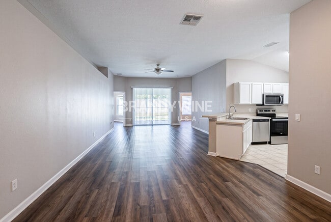 Photo - 3021 Merlot Way
