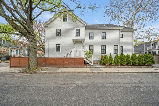 Building Photo - 75 Prince St