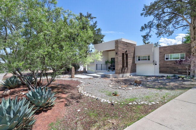 Building Photo - 1706 Princeton Dr NE