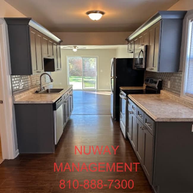 Photo - AVAILABLE NOW - 3 bedroom house in Grand B...