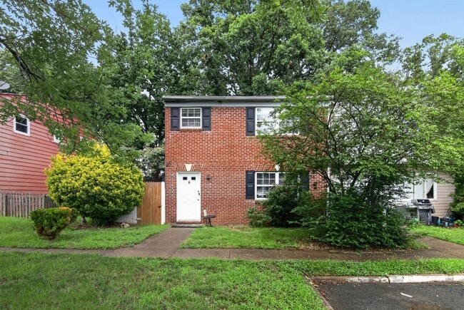 Photo - Available 3 Bedroom 1.5 bath Townhouse in Fredericksburg, Stafford County