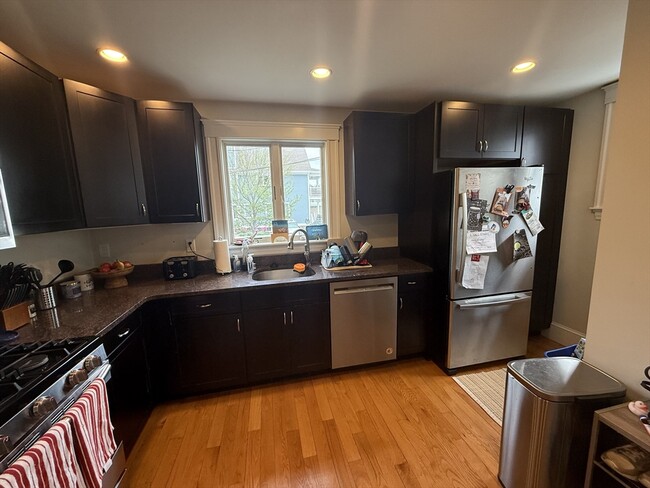 Building Photo - 49 Grafton St Unit 1