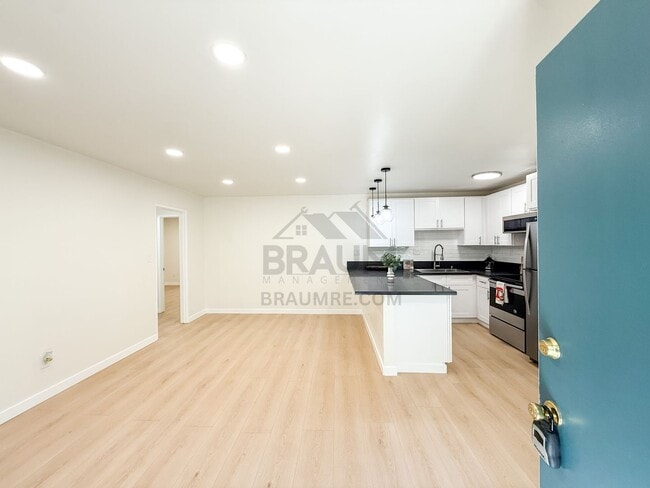 Photo - 5611 Fulcher Ave Unidad 3