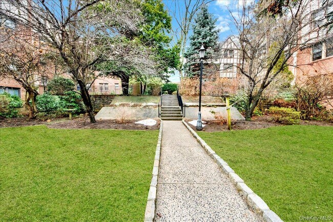 Photo - 7 Greenridge Ave Unit B8