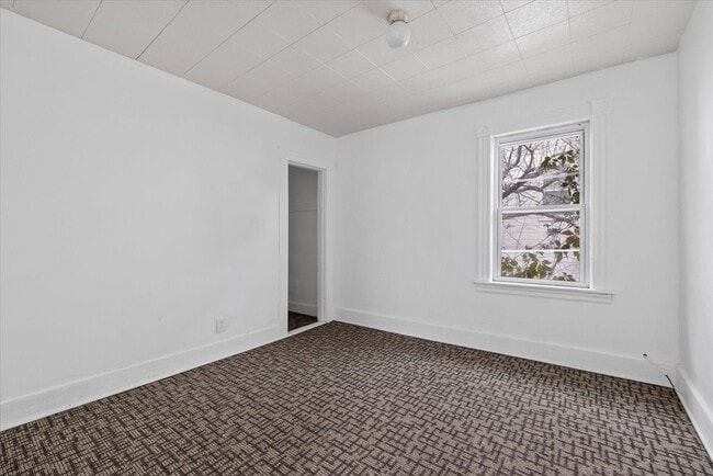54 Esther St Unit 2