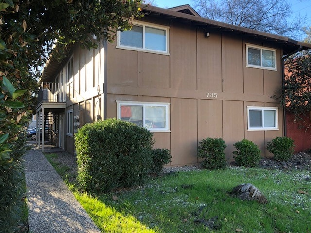 Building Photo - 735 W 5th St Rental