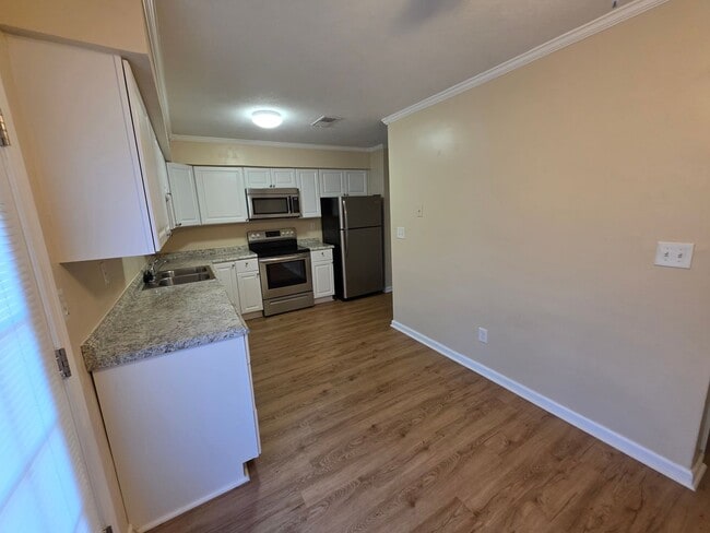 Photo - 3 BR 1.5 Bath Townhome located off Cedar road