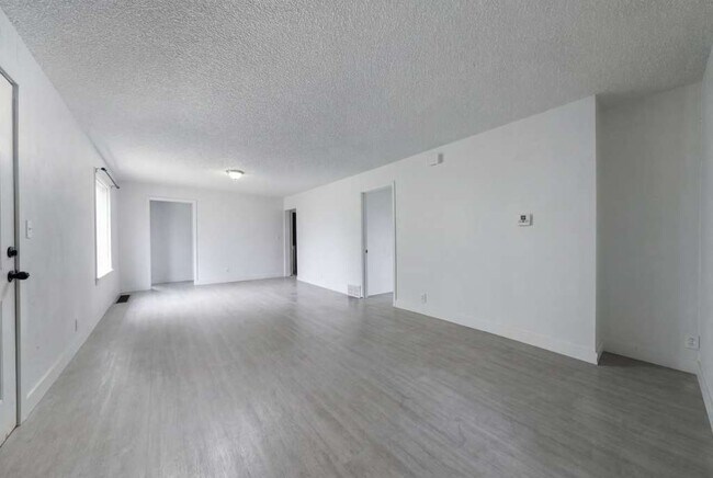 Photo - 2012 N Cincinnati St Unit 1